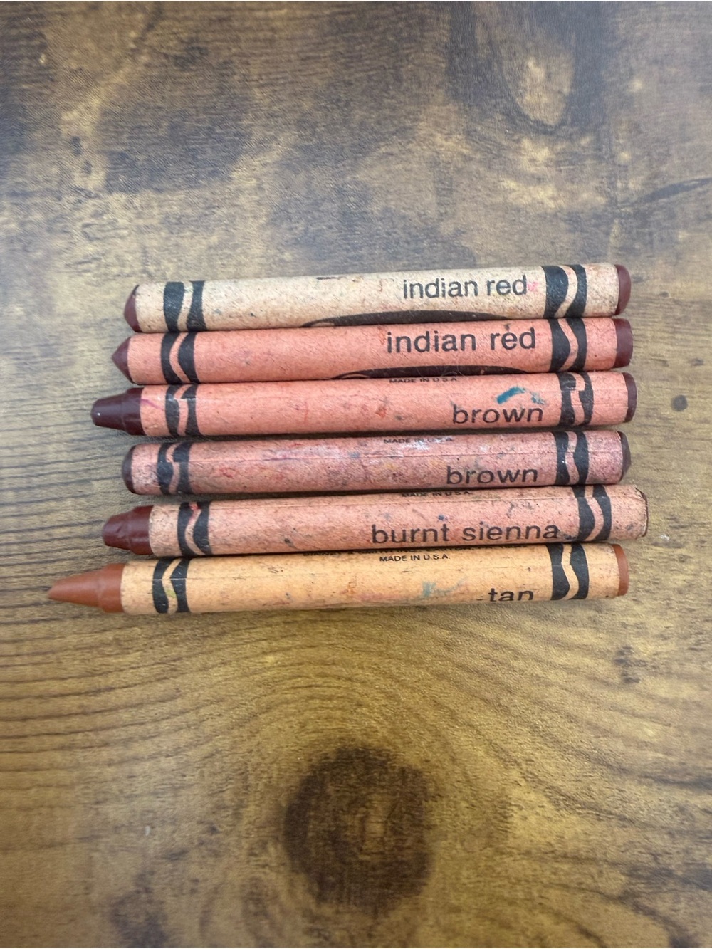 Set of vintage / collectible / discontinued Crayola crayons - reds / browns